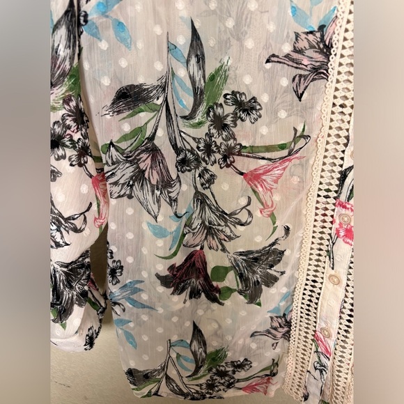 Torrid Floral Cream Chiffon Clip Dot Crochet Trim V-Neck Button Up Blouse 3X - Picture 4 of 11